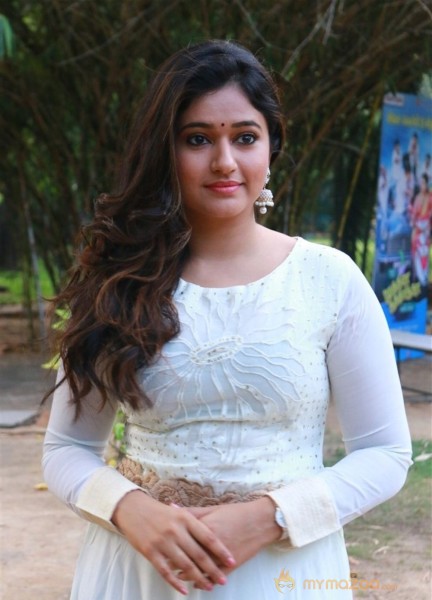 Poonam Bajwa's Muthina Kathirika Movie Still