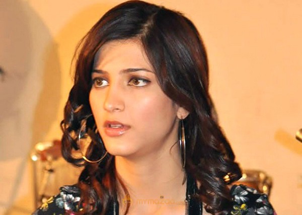 Sruthi Hassan stills