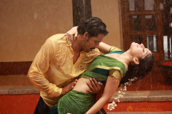 Aal Movie Latest Hot Stills