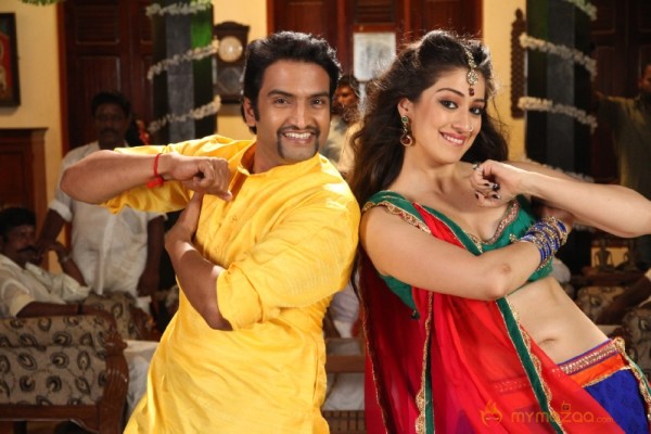 Aranmanai Movie Latest Stills