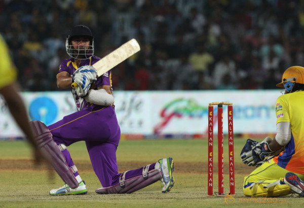 Chennai Rhinos Vs Bengal Tigers CCL 3 Match Gallery 