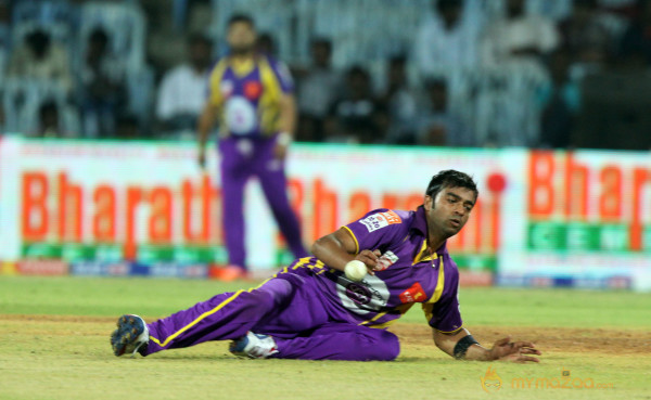 Chennai Rhinos Vs Bengal Tigers CCL 3 Match Gallery 