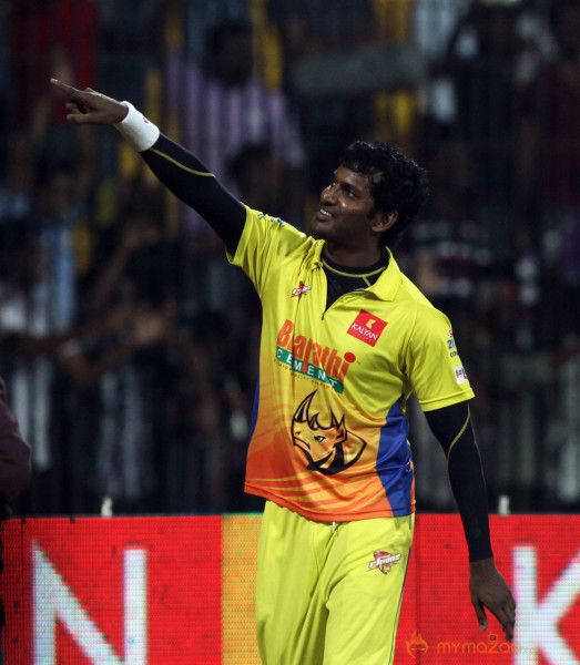 Chennai Rhinos Vs Bengal Tigers CCL 3 Match Gallery 