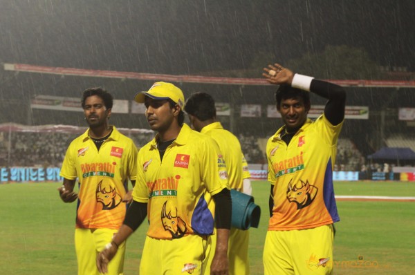 Chennai Rhinos Vs Karnataka Bulldozers CCL 3 Match Gallery 