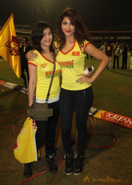 Chennai Rhinos Vs Karnataka Bulldozers CCL 3 Match Gallery 