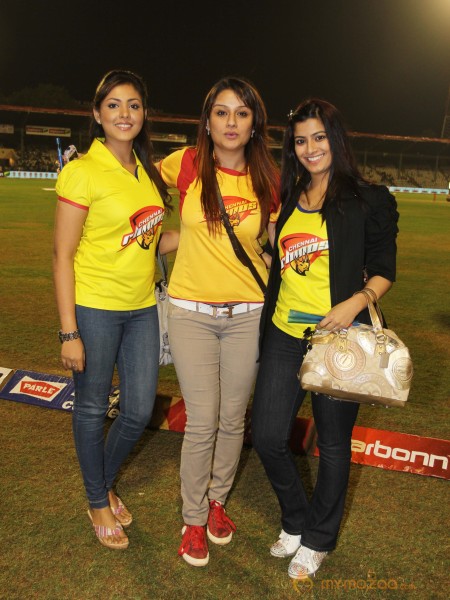 Chennai Rhinos Vs Karnataka Bulldozers CCL 3 Match Gallery 