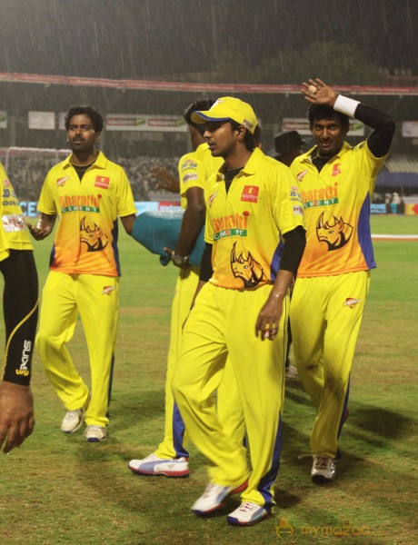 Chennai Rhinos Vs Karnataka Bulldozers CCL 3 Match Gallery 