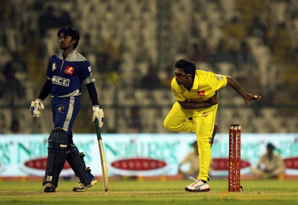 Chennai Rhinos Vs Karnataka Bulldozers CCL 3 Match Gallery 