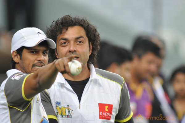  Chennai Rhinos Vs Mumbai Heroes CCL 3 Match Gallery 