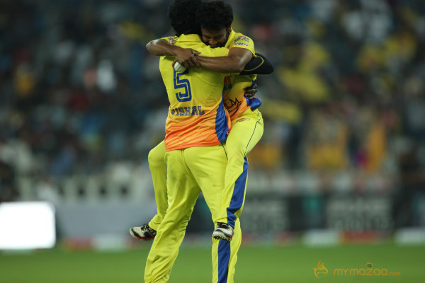  Chennai Rhinos Vs Mumbai Heroes CCL 3 Match Gallery 