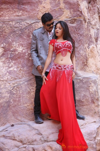 En Vazhi Thani vazhi Movie Latest Stills