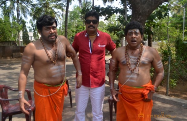 En Vazhi Thani Vazhi Movie New Stills