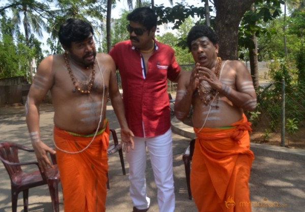 En Vazhi Thani Vazhi Movie New Stills