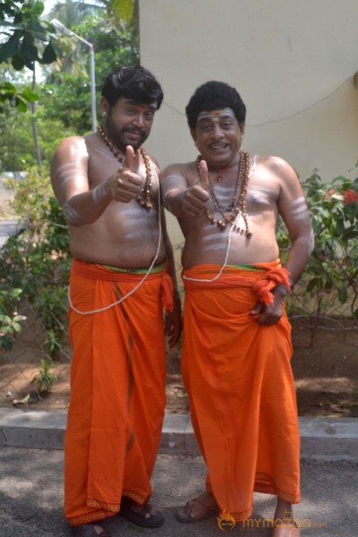 En Vazhi Thani Vazhi Movie New Stills