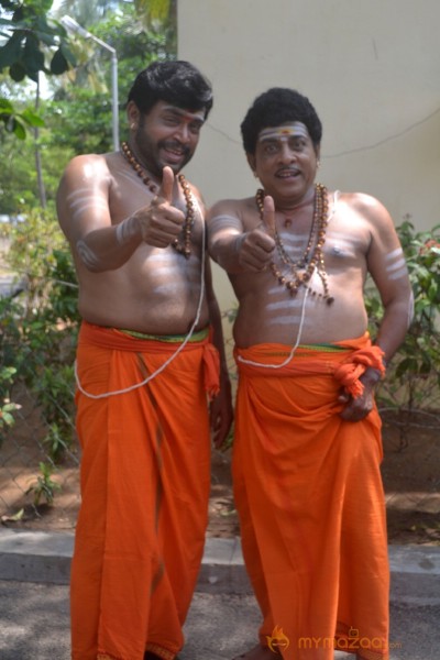 En Vazhi Thani Vazhi Movie New Stills