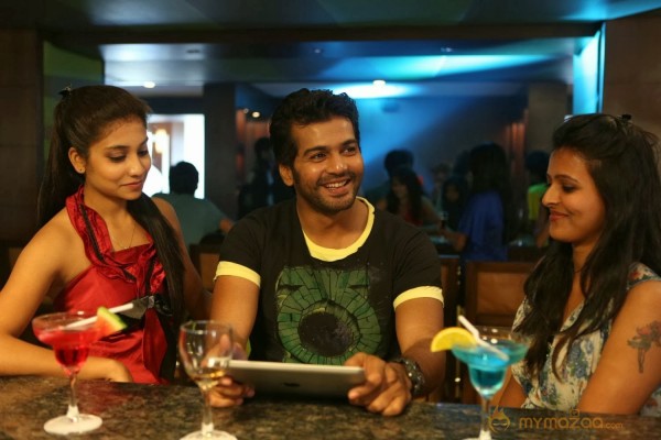 Endrendrum Punnagai Movie New Stills