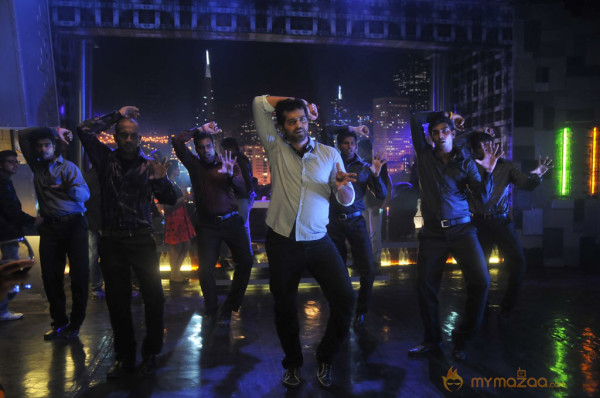 Endrendrum Punnagai Movie Stills