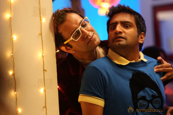 Endrendrum Punnagai Movie Stills