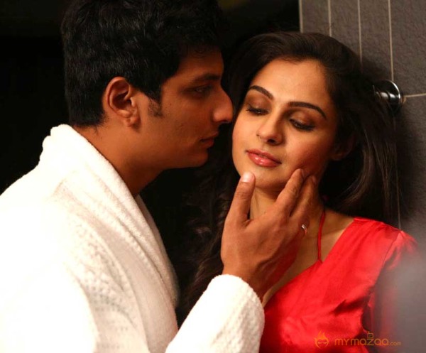 Endrendrum Punnagai Movie Stills