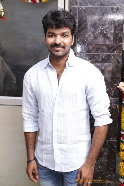 Ennaku Vaaitha Adimaigal Movie Pooja