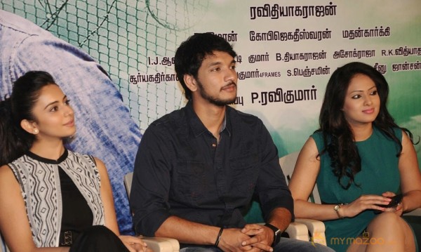 Ennamo Edho Movie Press Meet Photos