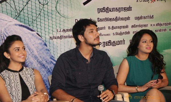 Ennamo Edho Movie Press Meet Photos