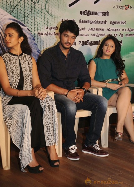 Ennamo Edho Movie Press Meet Photos