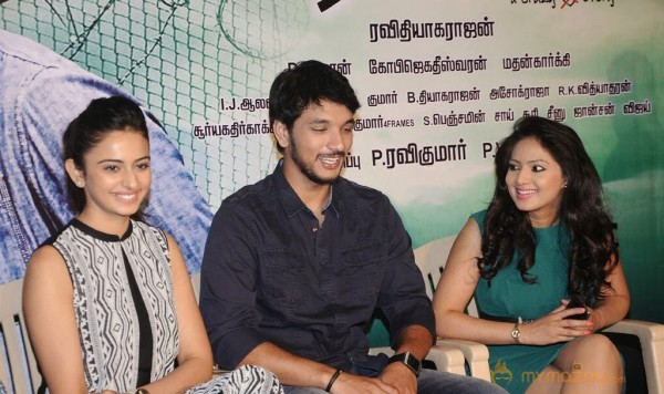 Ennamo Edho Movie Press Meet Photos