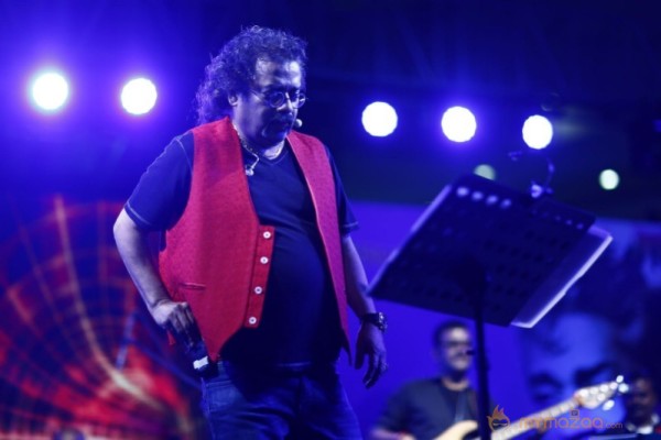 Hariharan Live Concert at Vijayamall Stills