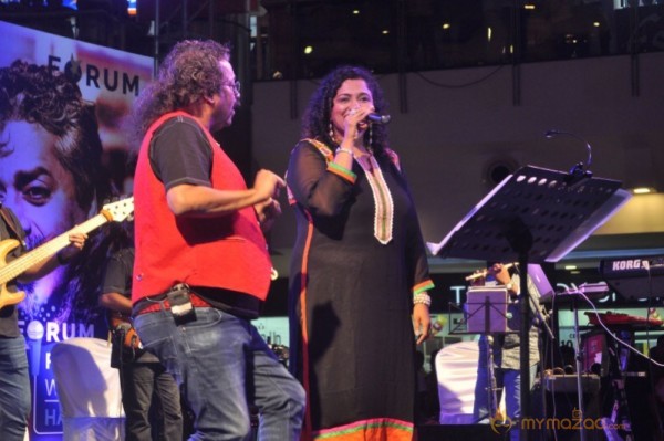 Hariharan Live Concert at Vijayamall Stills