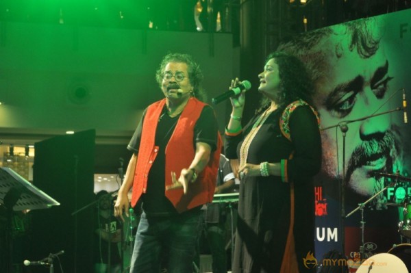 Hariharan Live Concert at Vijayamall Stills