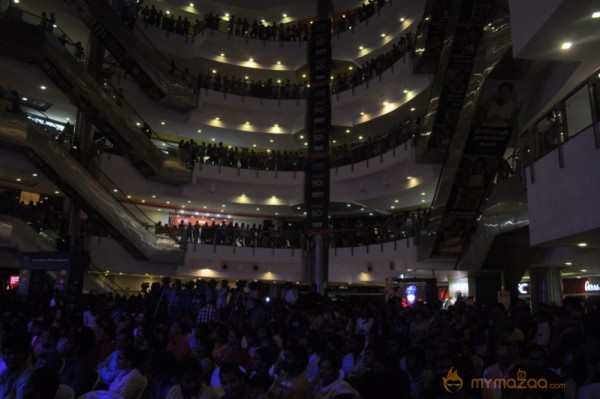 Hariharan Live Concert at Vijayamall Stills