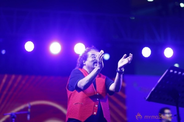 Hariharan Live Concert at Vijayamall Stills