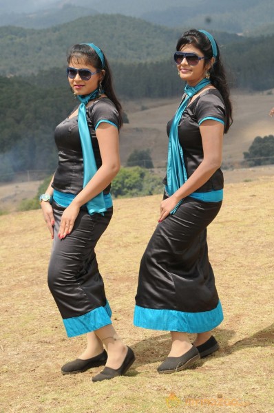 Iyakkunar Movie Stills