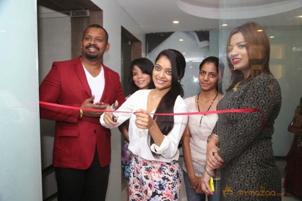 Janani Iyer At  Essensuals Salon Launch