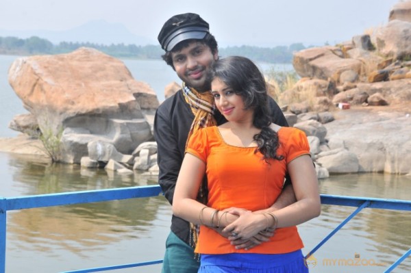 Kadhal Paithiyam Movie Stills