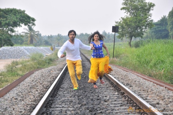 Kadhal Paithiyam Movie Stills