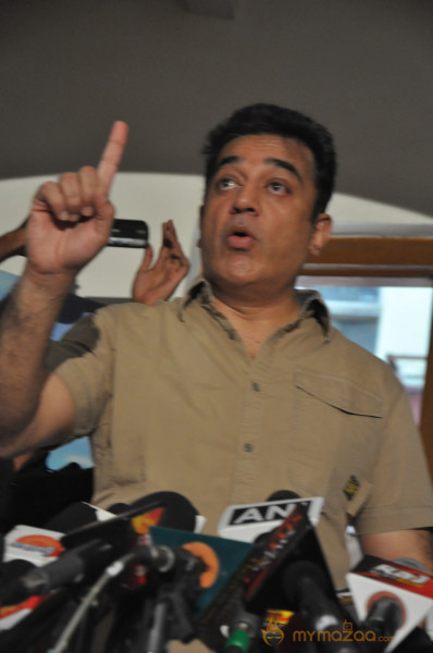 Kamal Hassan Press Meet on Viswaroopam Postponement 