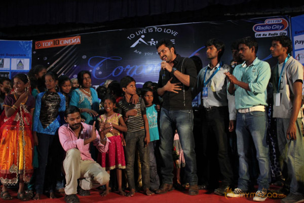 Karthi Dancing With Aruwe Homeless Children  