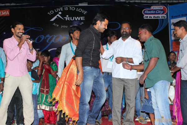 Karthi Dancing With Aruwe Homeless Children  