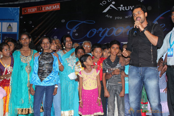 Karthi Dancing With Aruwe Homeless Children  