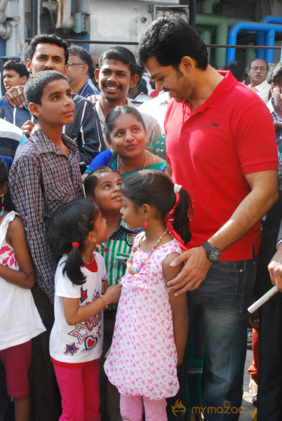 Karthi Flags Off O2 Car Rally For The Blind Event 