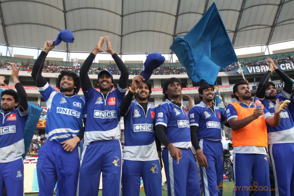  Kerala Strikers vs Karnataka Bulldozers Semi Final Gallery 