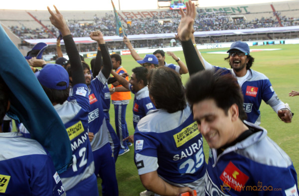  Kerala Strikers vs Karnataka Bulldozers Semi Final Gallery 