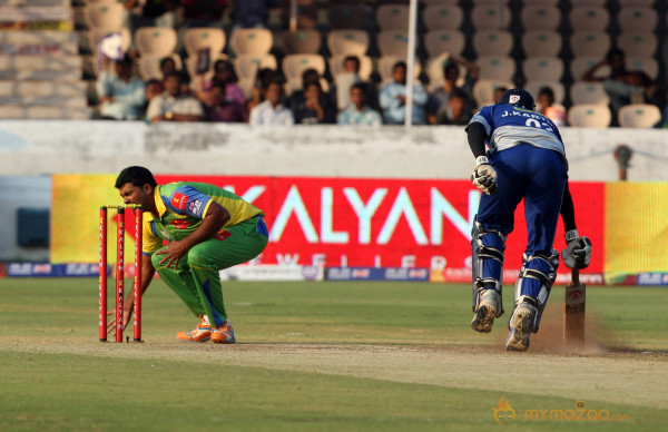  Kerala Strikers vs Karnataka Bulldozers Semi Final Gallery 