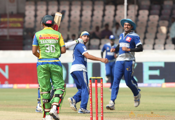  Kerala Strikers vs Karnataka Bulldozers Semi Final Gallery 