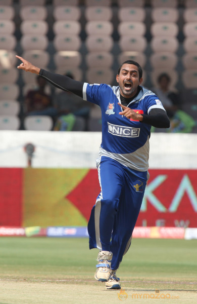  Kerala Strikers vs Karnataka Bulldozers Semi Final Gallery 