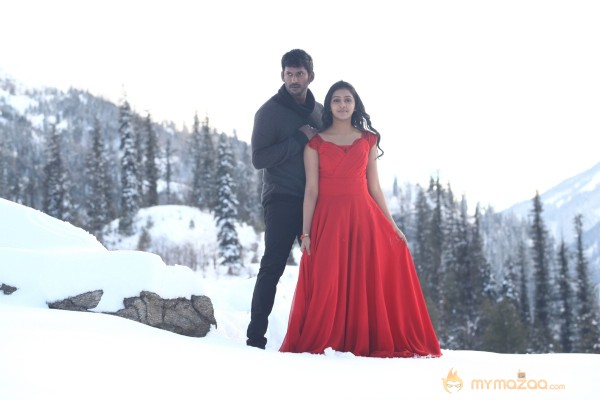 Naan Sigappu Manithan Movie Stills