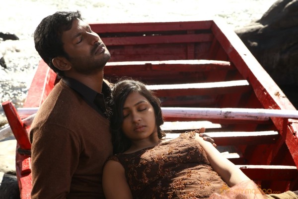 Naan Sigappu Manithan Movie Stills