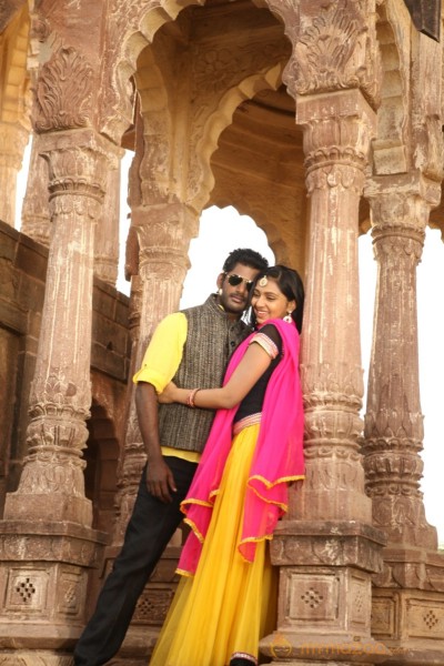 Naan Sigappu Manithan Movie Stills